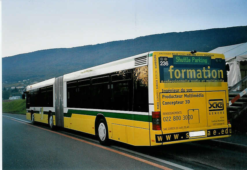 (057'104) - TN Neuch�tel - Nr. 236/NE 111'236 - MAN am 20. Oktober 2002 in Marin, Expo.02