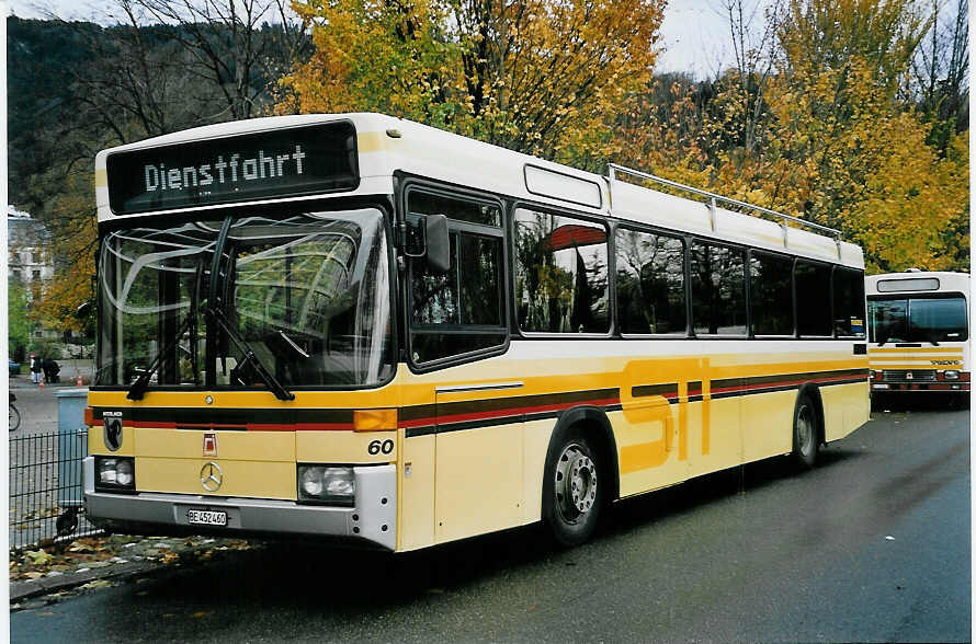 (057'312) - STI Thun - Nr. 60/BE 452'460 - Mercedes/R&J am 4. November 2002 bei der Schiffl�ndte Thun
