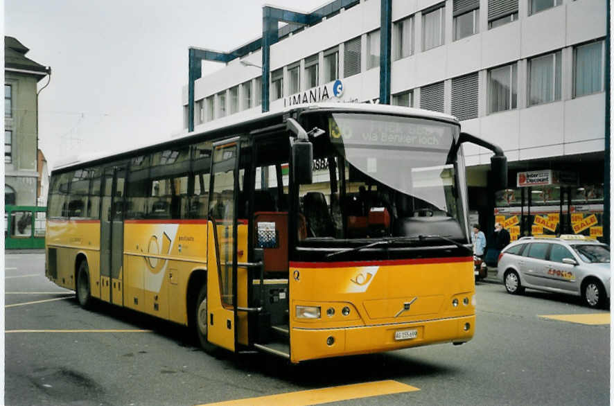 (057'811) - Brem, W�lflinswil - AG 155'699 - Volvo am 27. Dezember 2002 beim Bahnhof Aarau