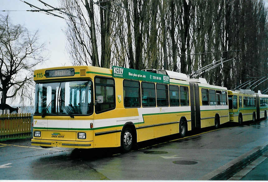 (058'003) - TN Neuch�tel - Nr. 115 - NAW/Hess Gelenktrolleybus am 29. Dezember 2002 in Neuch�tel, D�p�t