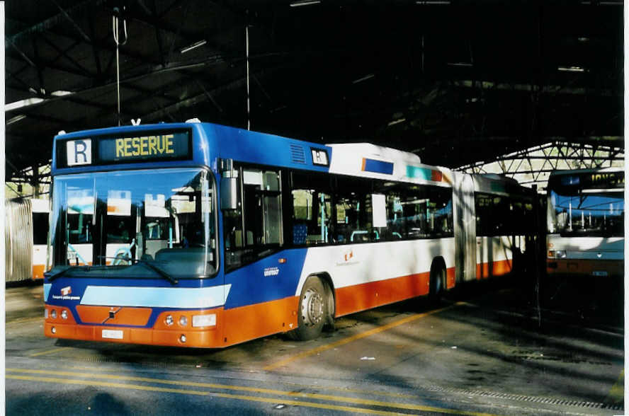 (058'218) - TPG Gen�ve - Nr. 376/GE 96'837 - Volvo am 1. Januar 2003 in Gen�ve, D�p�t