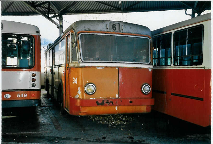 (058'227) - TPG Gen�ve (Knoerr) - Nr. 34 - Saurer/Hess Trolleybus am 1. Januar 2003 in Gen�ve, D�p�t