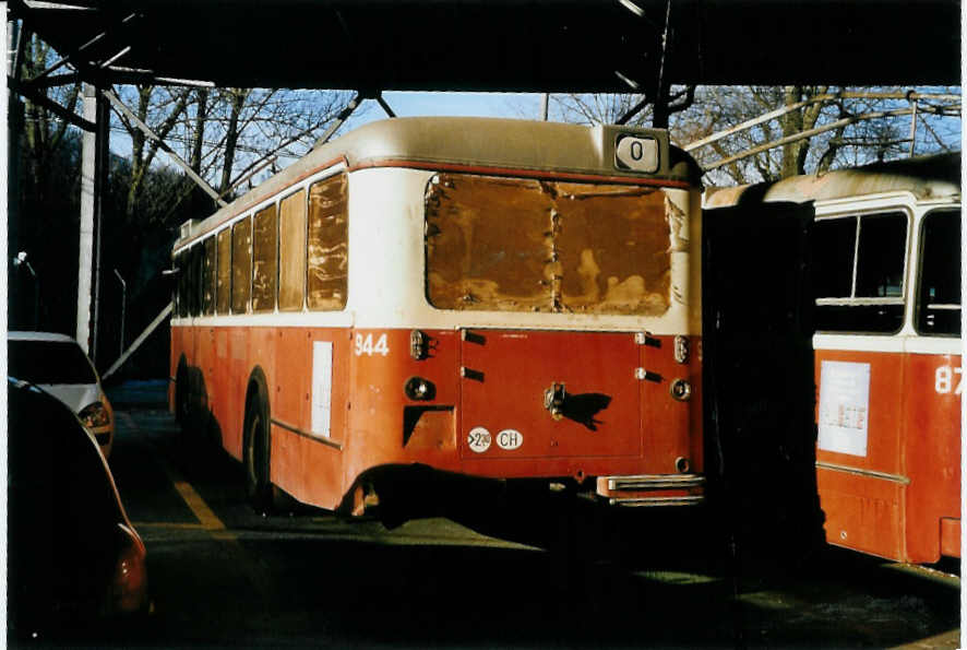 (058'231) - TPG Gen�ve (AGMT) - Nr. 944 - Saurer/Lauber am 1. Januar 2003 in Gen�ve, D�p�t