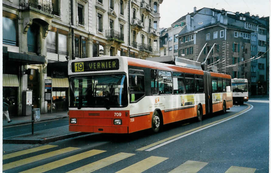 (058'316) - TPG Gen�ve - Nr. 709 - NAW/Hess Gelenktrolleybus am 1. Januar 2003 in Gen�ve, Coutance