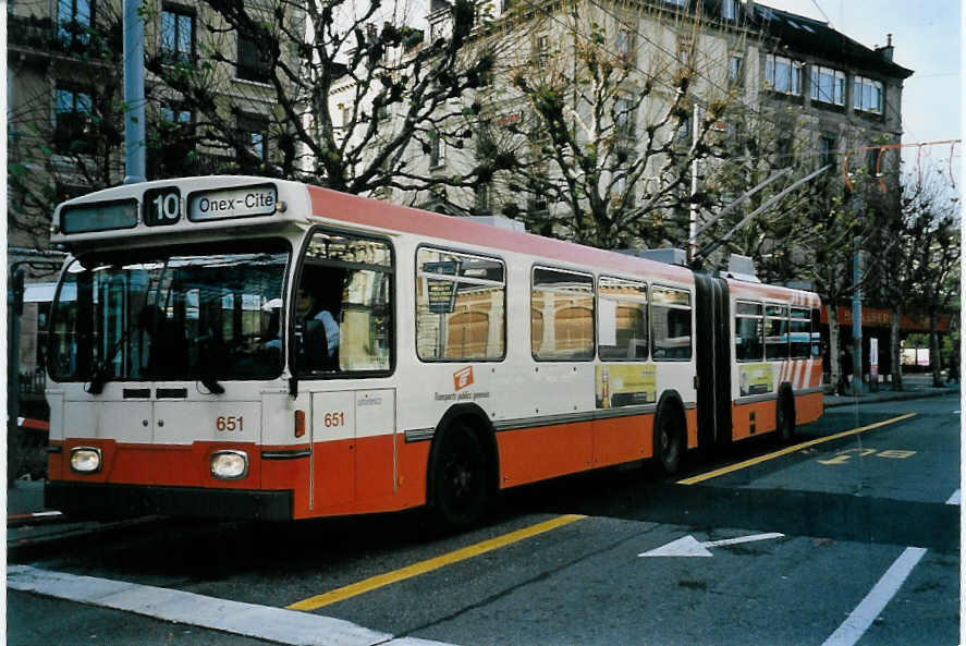 (058'319) - TPG Gen�ve - Nr. 651 - Saurer/Hess Gelenktrolleybus am 1. Januar 2003 in Gen�ve, 22-Cantons