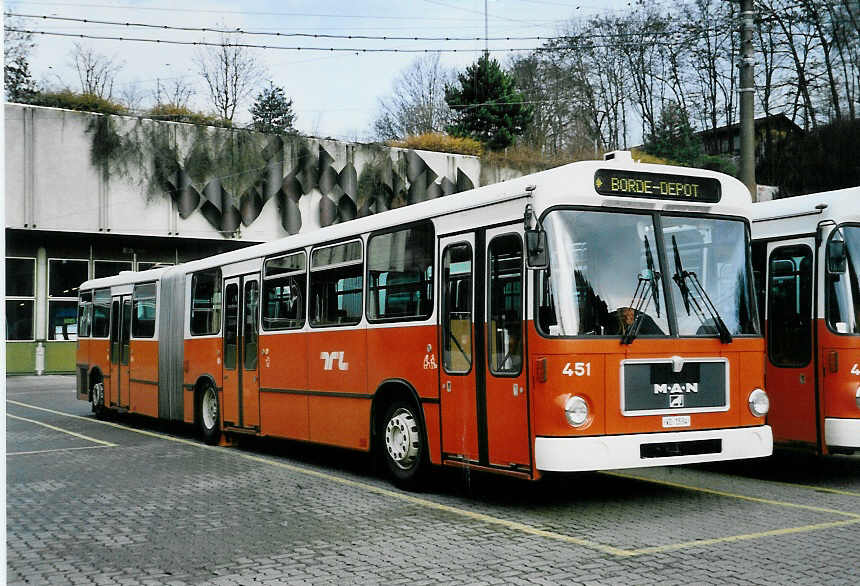 (058'327) - TL Lausanne - Nr. 451/VD 1534 - MAN am 1. Januar 2003 in Lausanne, D�p�t Borde