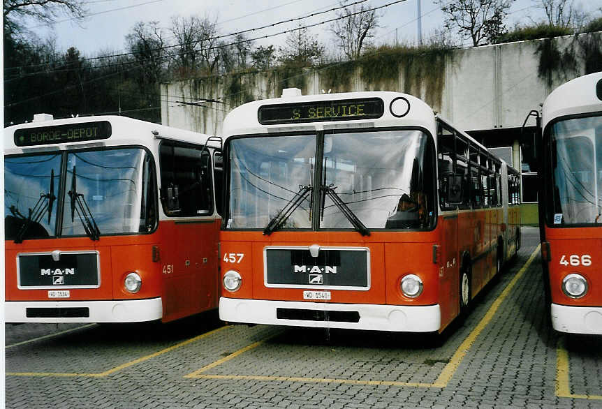 (058'329) - TL Lausanne - Nr. 457/VD 1540 - MAN am 1. Januar 2003 in Lausanne, D�p�t Borde