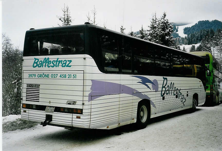 (058'620) - Ballestraz, Gr�ne - VS 105'182 - Renault am 26. Januar 2003 in Adelboden, ASB