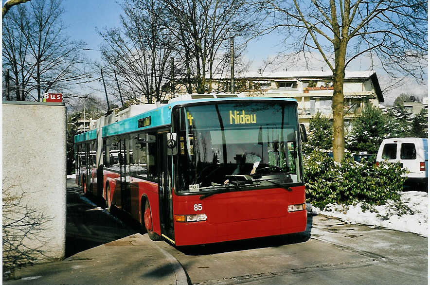 (058'632) - VB Biel - Nr. 85 - NAW/Hess Gelenktrolleybus am 1. Februar 2003 in Biel, L�hre