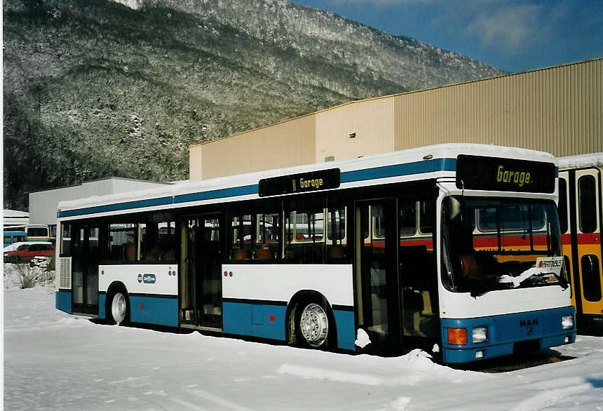 (058'633) - H�rzeler, Dietikon - Nr. 41 - MAN am 1. Februar 2003 in Biel, Rattinbus