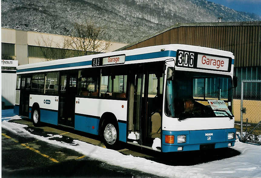 (058'701) - H�rzeler, Dietikon - Nr. 20 - MAN am 1. Februar 2003 in Biel, Rattinbus