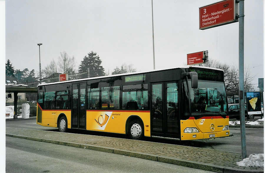 (058'902) - PTT-Regie - P 25'218 - Mercedes am 20. Februar 2003 beim Bahnhof B�lach