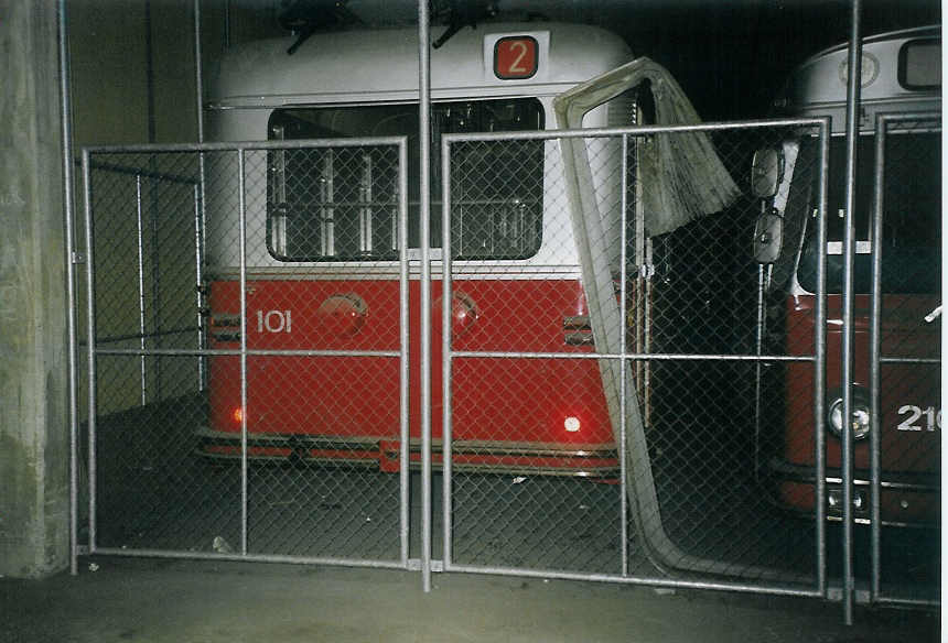 (059'008) - VW Winterthur - Nr. 101 - FBW/SWS Gelenktrolleybus am 20. Februar 2003 in Winterthur, Depot Gr�zefeld