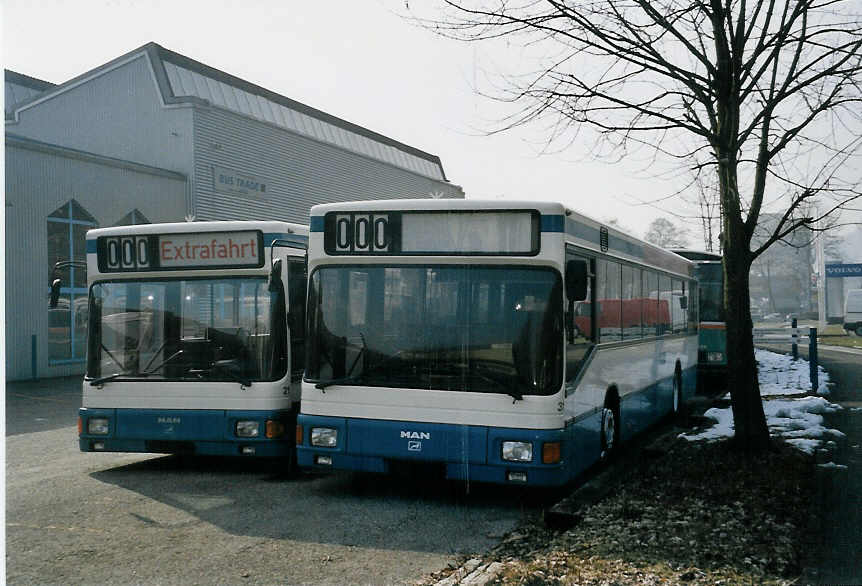 (059'022) - H�rzeler, Dietikon - Nr. 21 + 31 - MAN am 22. Februar 2003 in Biel, BTR