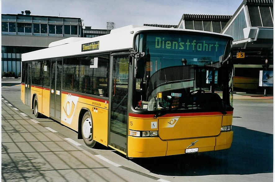 (059'103) - Steiner, Ortschwaben - Nr. 15/BE 438'425 - Volvo/Hess am 1. M�rz 2003 in Bern, Postautostation