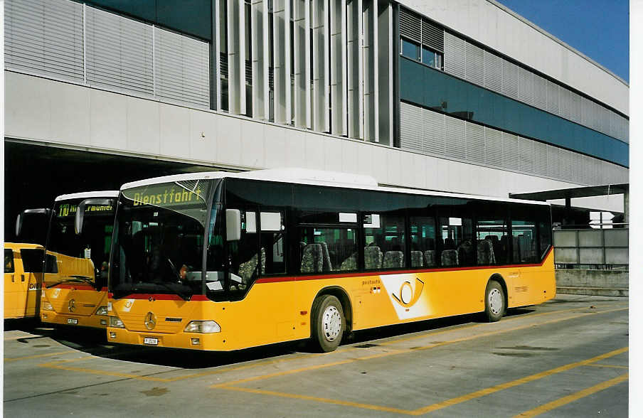 (059'104) - PTT-Regie - P 25'236 - Mercedes am 1. M�rz 2003 in Bern, Postautostation