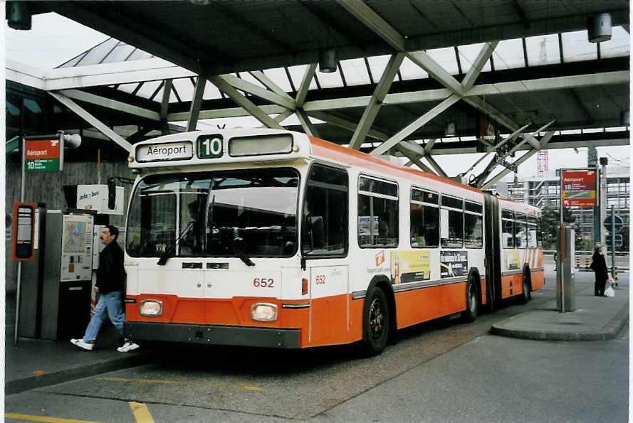 (059'131) - TPG Gen�ve - Nr. 652 - Saurer/Hess Gelenktrolleybus am 16. M�rz 2003 in Gen�ve, A�roport