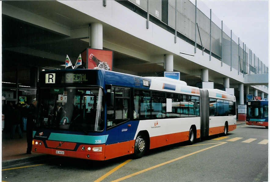 (059'203) - TPG Gen�ve - Nr. 326/GE 96'706 - Volvo am 16. M�rz 2003 in Gen�ve, Palexpo