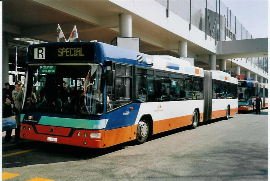 (059'211) - TPG Gen�ve - Nr. 318/GE 96'660 - Volvo am 16. M�rz 2003 in Gen�ve, Palexpo