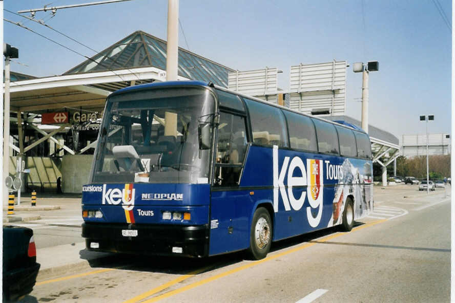 (059'219) - Dupraz, Gen�ve - Nr. 38/GE 96'511 - Neoplan am 16. M�rz 2003 in Gen�ve, A�roport
