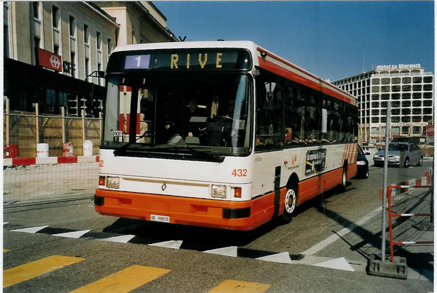 (059'233) - TPG Gen�ve - Nr. 432/GE 96'838 - Renault am 16. M�rz 2003 beim Bahnhof Gen�ve