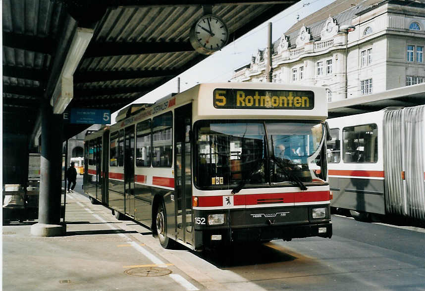 (059'405) - VBSG St. Gallen - Nr. 152 - NAW/Hess Gelenktrolleybus am 29. M�rz 2003 beim Bahnhof St. Gallen