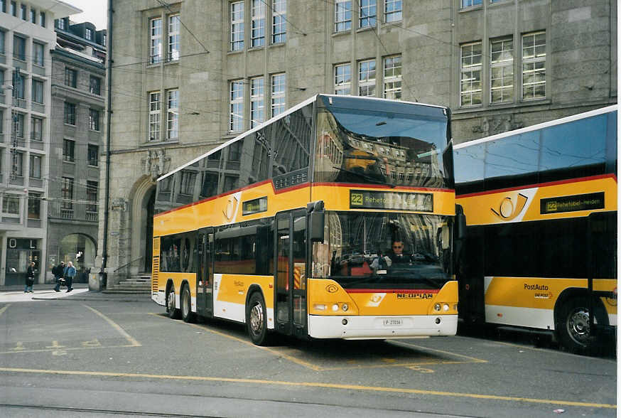 (059'408) - PTT-Regie - P 27'016 - Neoplan am 29. M�rz 2003 beim Bahnhof St. Gallen