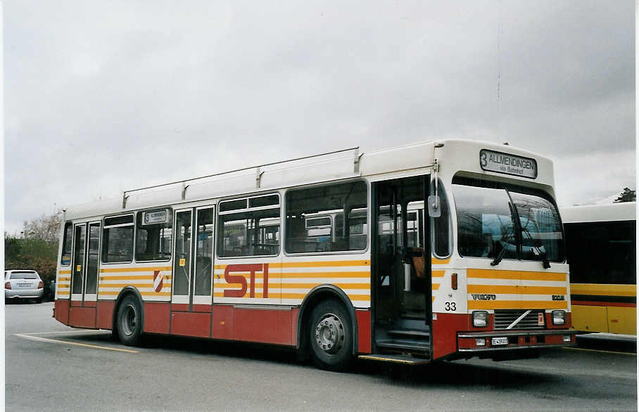 (059'611) - STI Thun - Nr. 33/BE 419'033 - Volvo/R&J (ex SAT Thun Nr. 33) am 3. April 2003 bei der Schiffl�ndte Thun