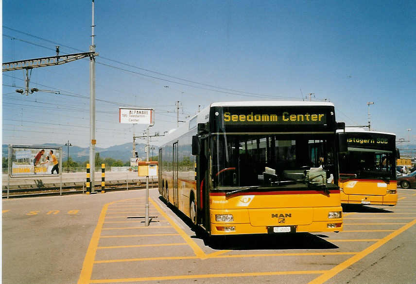 (061'027) - Schuler, Feusisberg - SZ 45'324 - MAN am 21. Juni 2003 beim Bahnhof Pf�ffikon
