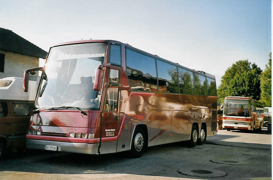 (061'313) - Brunner, Thun - BE 37'160 - Dr�gm�ller (ex Car Rouge, Kerzers) am 7. Juli 2003 in Thun-Lerchenfeld, Garage