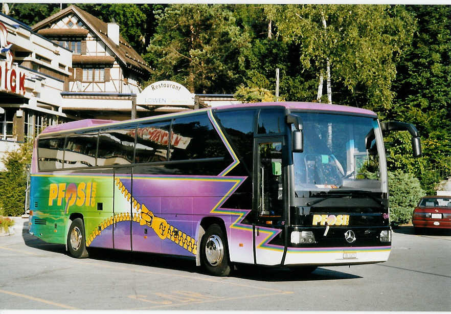 (061'824) - Pfosi, Chur - Nr. 15/GR 2470 - Mercedes am 19. Juli 2003 in Sihlbrugg, M�venpick