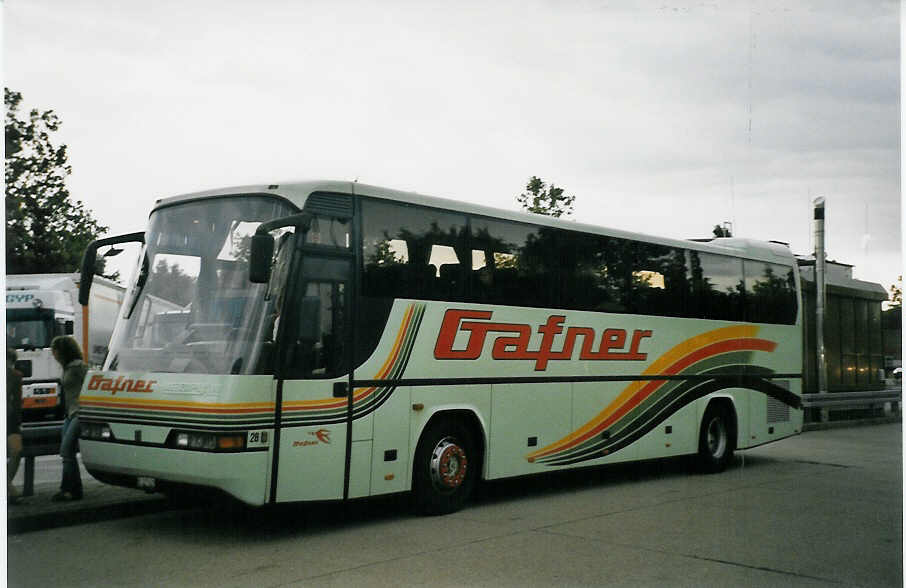 (061'835) - Aus der Schweiz: Gafner, Thun - Nr. 28/BE 127'629 - Neoplan am 21. Juli 2003 in L�rrach, Grenze