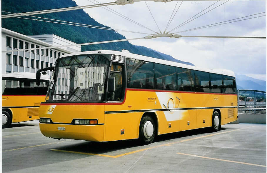 (062'203) - PostAuto Graub�nden - GR 159'347 - Neoplan (ex P 25'139) am 29. Juli 2003 in Chur, Postautostation