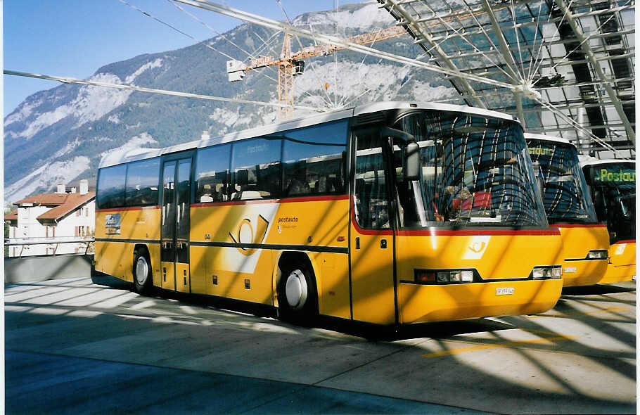 (062'231) - PostAuto Graub�nden - GR 159'346 - Neoplan (ex P 25'138) am 30. Juli 2003 in Chur, Postautostation