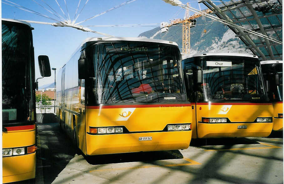 (062'301) - PostAuto Graub�nden - GR 159'347 - Neoplan (ex P 25'139) am 30. Juli 2003 in Chur, Postautostation