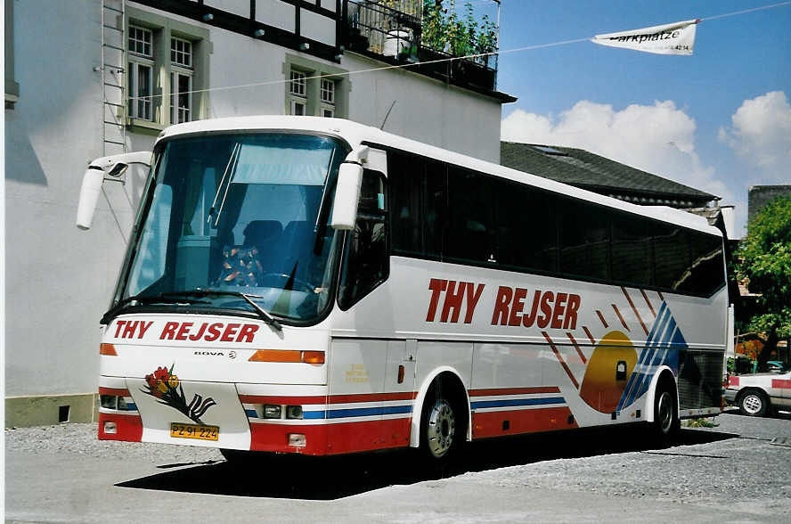 (062'335) - Aus D�nemark: Wulff Bus, Tilst - PZ 91'224 - Bova am 2. August 2003 in Frutigen, Hotel Simplon