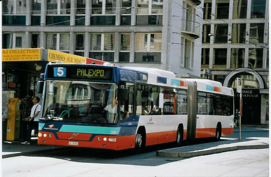 (062'431) - TPG Gen�ve - Nr. 329/GE 96'704 - Volvo am 4. August 2003 in Gen�ve, Bel-Air