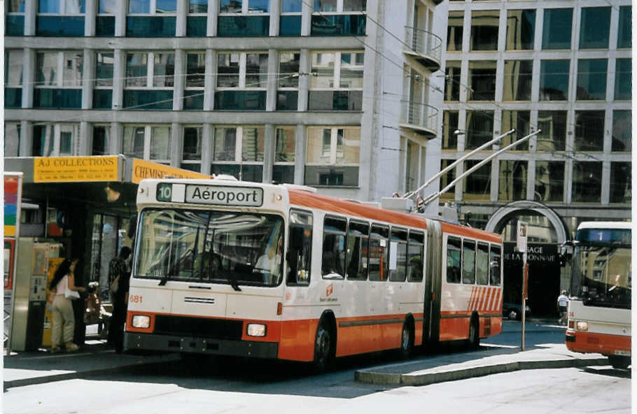 (062'436) - TPG Gen�ve - Nr. 681 - NAW/Hess Gelenktrolleybus am 4. August 2003 in Gen�ve, Bel-Air