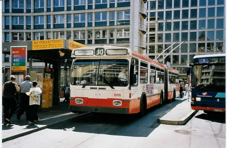 (062'519) - TPG Gen�ve - Nr. 666 - Saurer/Hess Gelenktrolleybus am 4. August 2003 in Gen�ve, Bel-Air