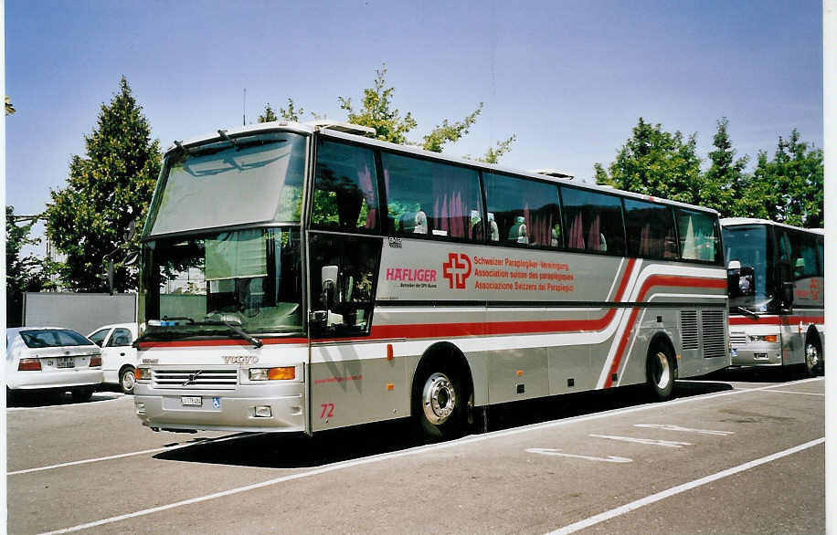 (062'701) - H�fliger, Sursee - Nr. 72/LU 178'484 - Volvo/Berkhof am 12. August 2003 in Thun, Seestrasse