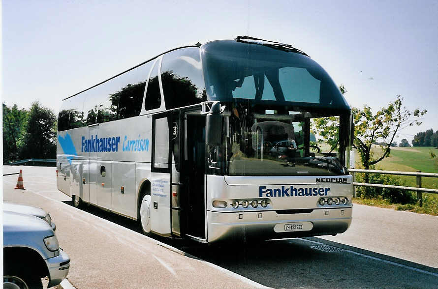 (062'724) - Fankhauser, Thalwil - ZH 122'222 - Neoplan am 24. August 2003 in Affoltern, Schauk�serei