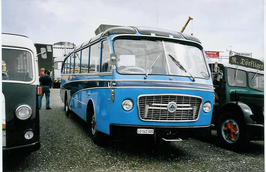 (063'003) - von der Aa, Root - LU 142'305 - Saurer/Gangloff (ex Libero Bau, Fehraltdorf; ex Groth, D�llikon; ex R�egg, Oerlikon; ex AVG Grindelwald; ex Wick, Wil) am 30. August 2003 in Niederbipp, Saurertreffen