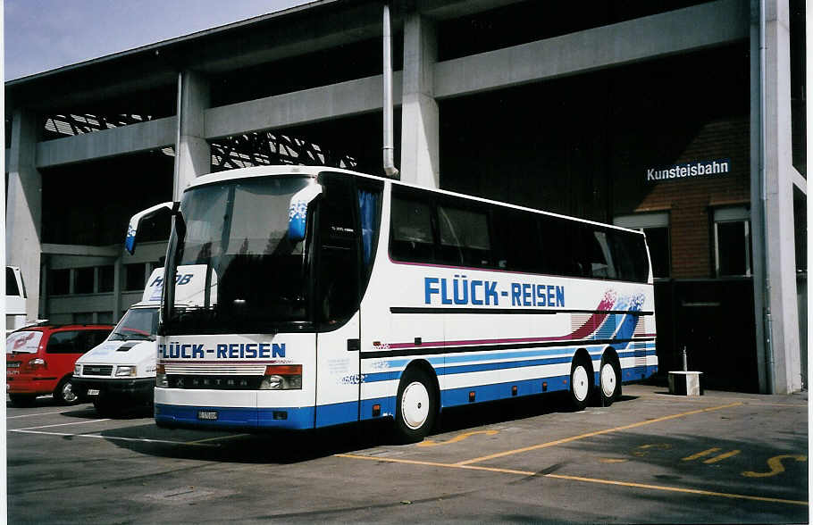 (063'303) - Fl�ck, Brienz - BE 170'009 - Setra am 7. September 2003 in Thun, Grabengut