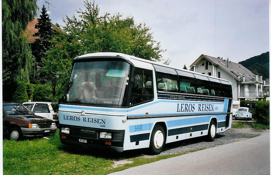 (063'305) - L�thi, Walkringen - BE 2077 - Neoplan am 7. September 2003 in Walkringen, Zihlstrasse