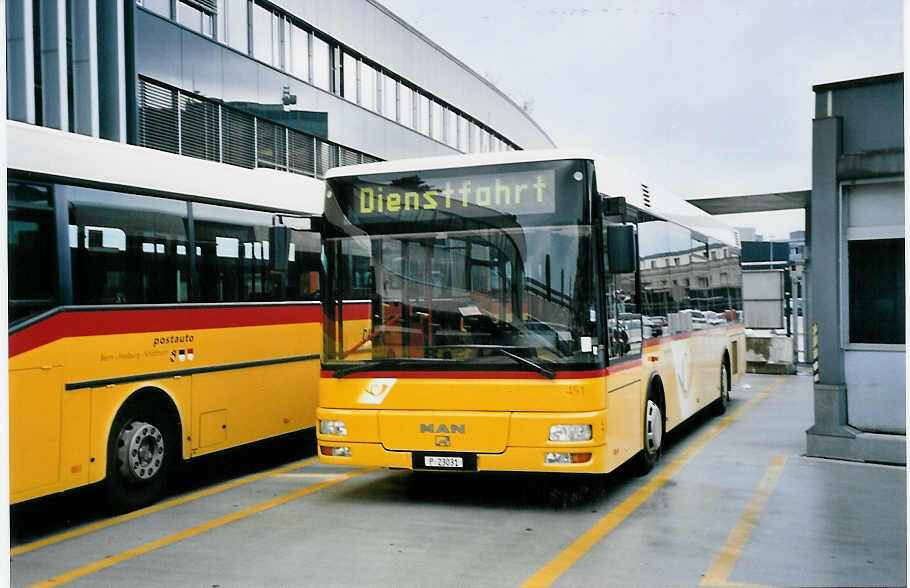 (063'414) - PTT-Regie - P 23'031 - MAN/G�ppel am 11. September 2003 in Bern, Postautostation