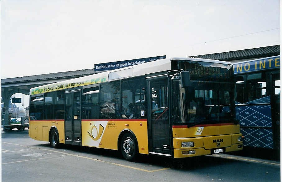 (063'509) - PostAuto Berner Oberland - BE 615'387 - MAN/G�ppel (ex P 23'034) am 22. September 2003 beim Bahnhof Interlaken West