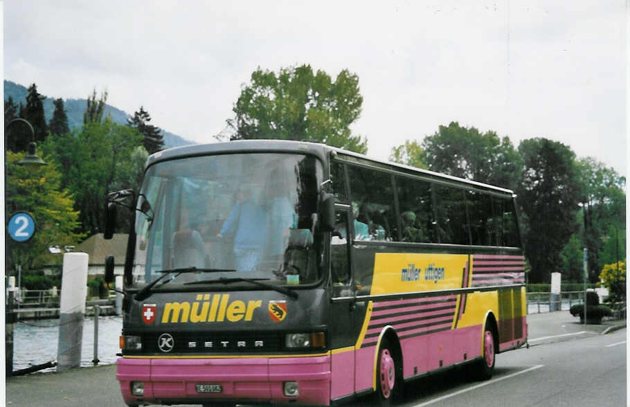 (063'630) - M�ller, Uttigen - BE 501'082 - Setra am 28. September 2003 bei der Schiffl�ndte Thun