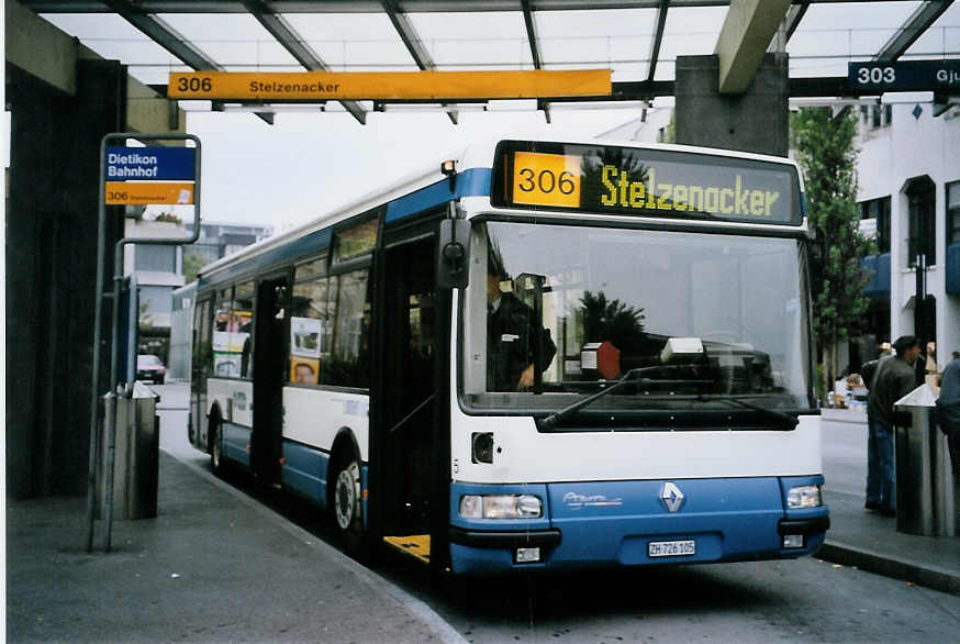(064'211) - Limmat Bus, Dietikon - Nr. 5/ZH 726'105 - Renault (ex H�rzeler, Dietikon Nr. 22) am 18. Oktober 2003 beim Bahnhof Dietikon