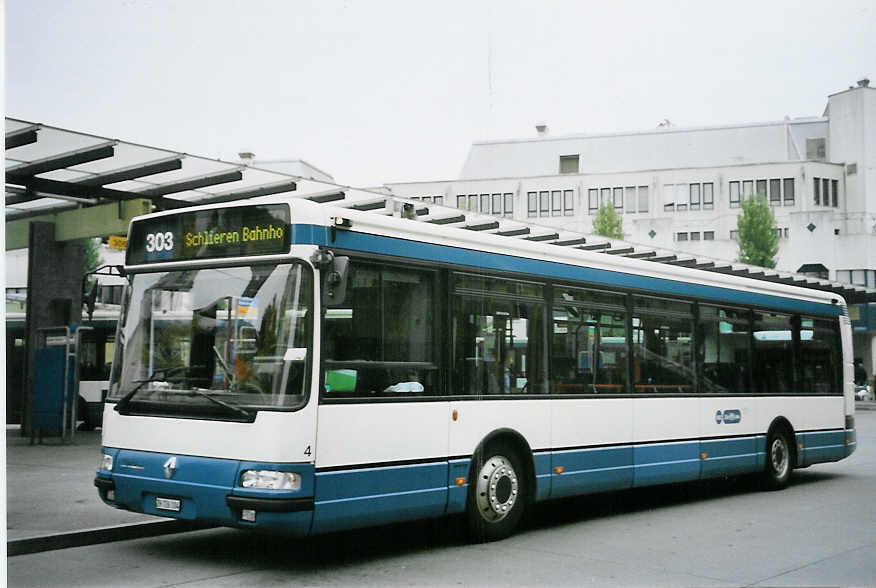(064'213) - Limmat Bus, Dietikon - Nr. 4/ZH 726'104 - Renault (ex H�rzeler, Dietikon Nr. 1) am 18. Oktober 2003 beim Bahnhof Dietikon