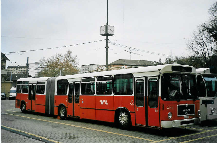 (064'624) - TL Lausanne - Nr. 452/VD 1535 - MAN am 29. November 2003 in Lausanne, D�p�t Borde